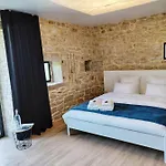 Estafete Bed & Breakfast 4*